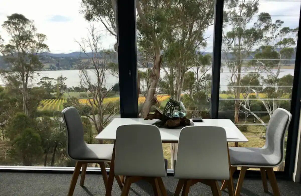 Panoramic views from your stunning 'Treehouse'