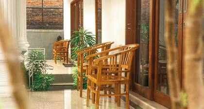 srinadi guest house