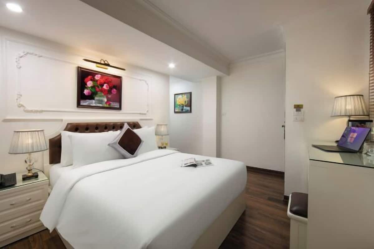 Premium bedding, down duvets, minibar, in-room safe