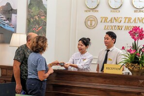 Reception - Trang Trang Luxury Hotel (Hanoi)