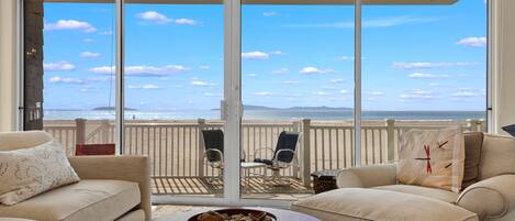 Televisie en een open haard