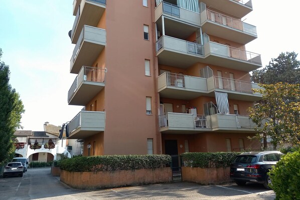 Exterior - Attractive apartment with private garden (Ravenna)