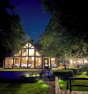 Exterior - Amazing lake house  (Tool)