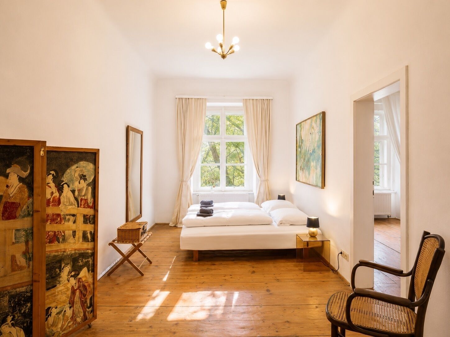 2 habitaciones, escritorio, tabla de planchar con plancha y wifi gratis 