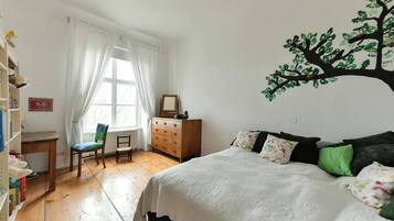 2 bedrooms, desk, iron/ironing board, free WiFi