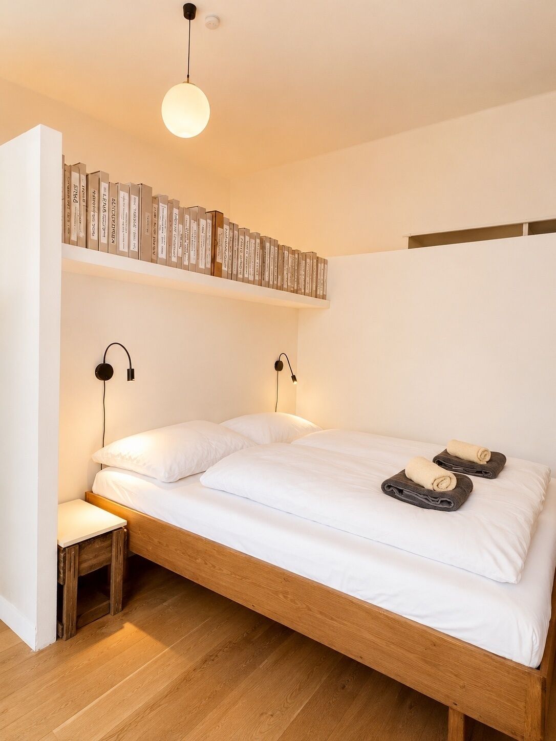 2 bedrooms, iron/ironing board, free WiFi