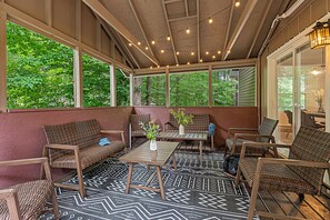 Terrace/patio - Birchwood by AvantStay | Game Room + Lake Access (Blakeslee)