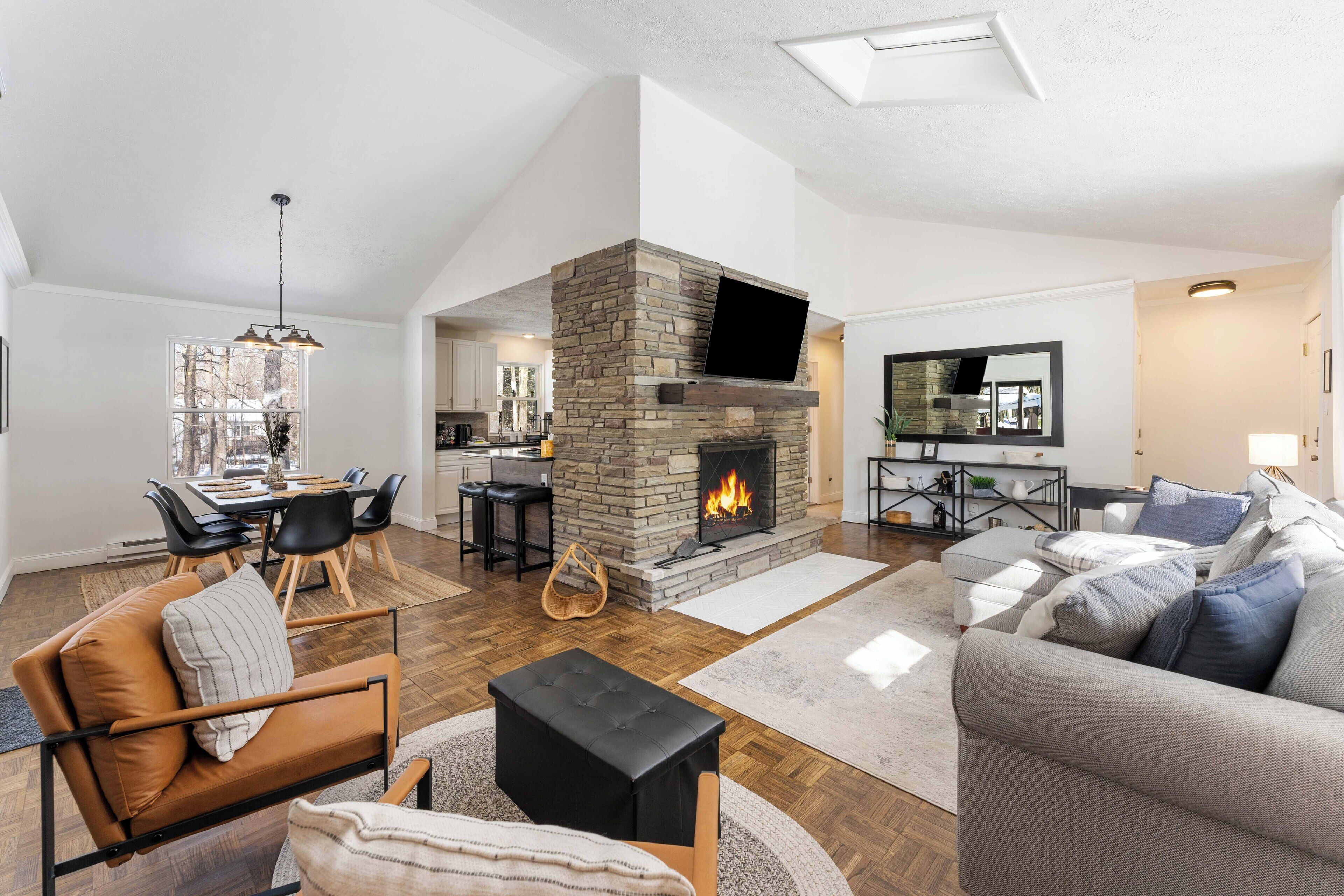 TV connectée, cheminée, baby-foot, table de tennis de table