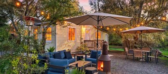 Hobby Vineyard + Firepit + Outdoor Living + EV Charger | Grapevine Cottage