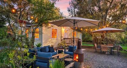 Hobby Vineyard + Firepit + Outdoor Living + EV Charger | Grapevine Cottage