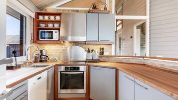 Kühlschrank, Mikrowelle, Ofen, Geschirrspüler