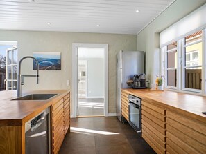 Fridge, microwave, dishwasher, cookware/dishes/utensils