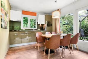 Réfrigérateur, micro-ondes, plaque de cuisson, lave-vaisselle