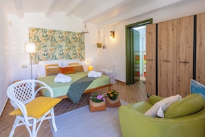 4 bedrooms, iron/ironing board, travel cot, free WiFi