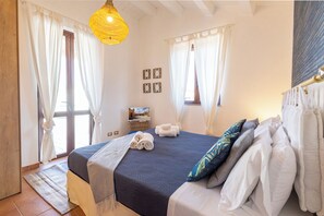 4 bedrooms, iron/ironing board, travel crib, free WiFi - 4 Bedroom Villa in Pozzallo (Pozzallo)