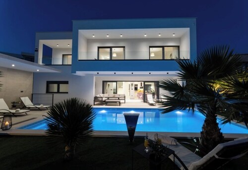 Villa Golden Shine with heated pool, Primošten