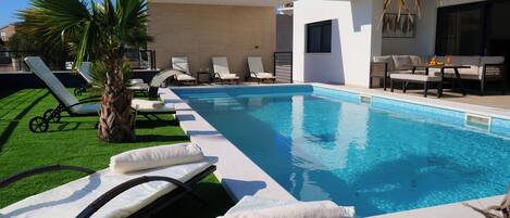 Piscine extérieure, piscine chauffée