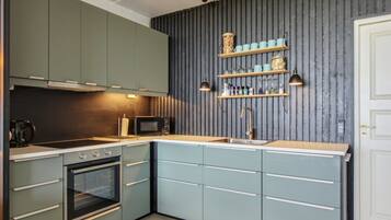 Fridge, microwave, oven, dishwasher