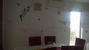 อพาร์ทเมนท์ (Apartment Roksy - Two-Bedroom Apartme) | ห้องรับประทานอาหาร