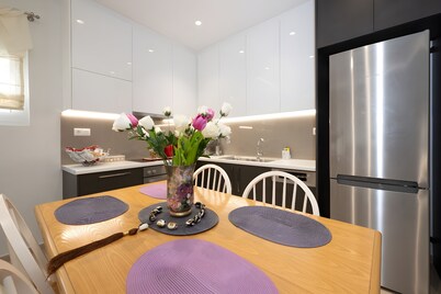 "Lux 1-bedroom condo-L&L Refuge"