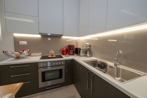 Refrigerador, microondas, horno y lavavajillas 