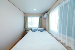 Basic Apartment | 3 bedrooms, desk, free WiFi, bed sheets