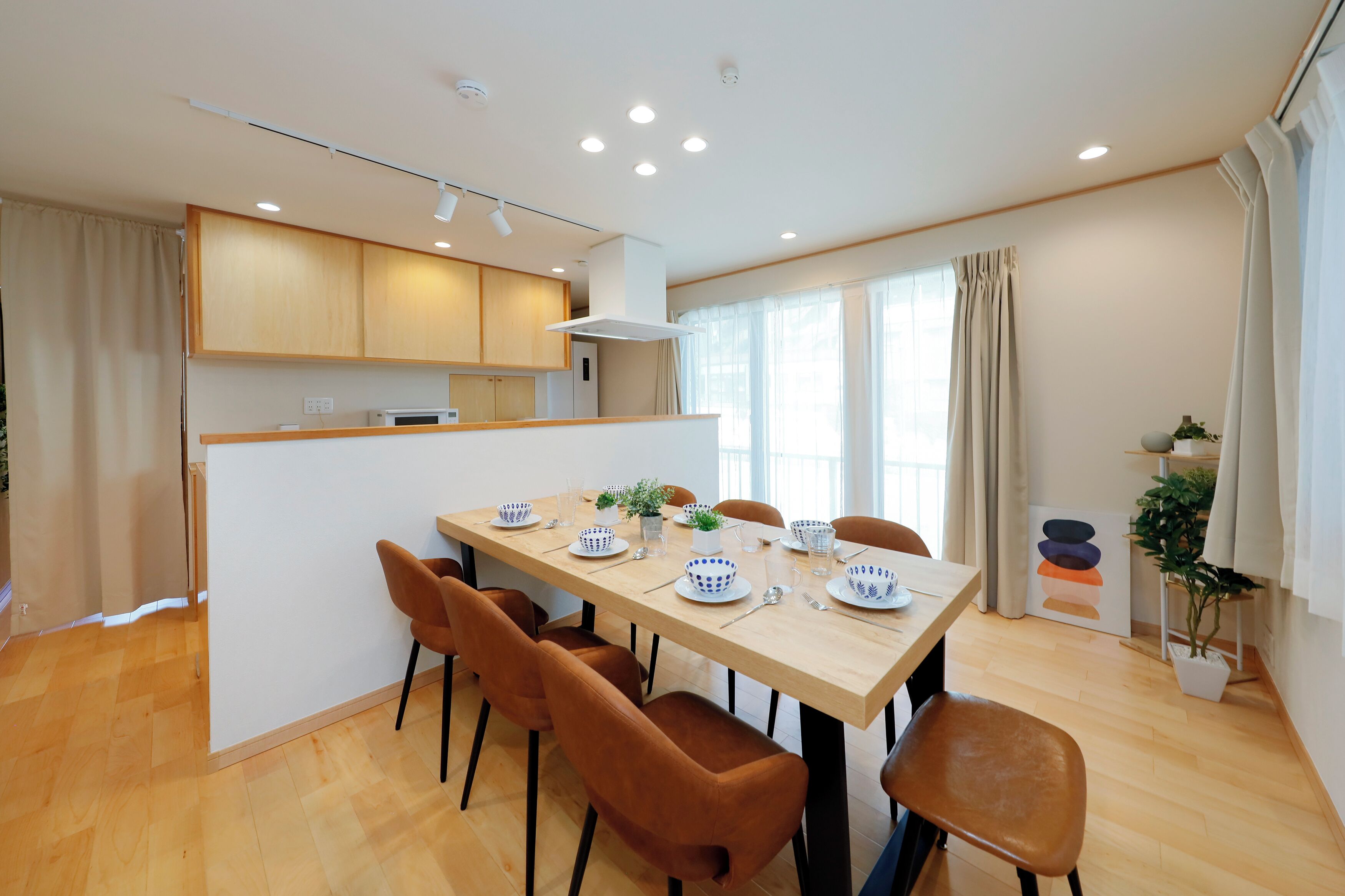 ベーシック アパートメント | リビング エリア | テレビ