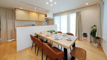 Basic Apartment | Living area | TV