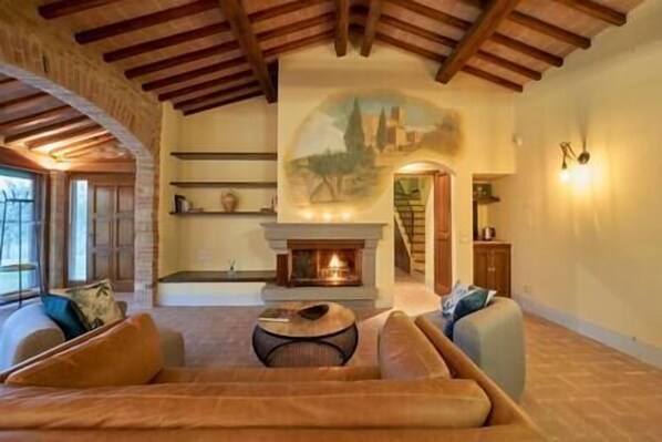 Télévision, cheminée