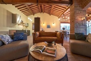 Télévision, cheminée