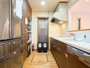 Private kitchen - Quality lodging in the heart of Tokyo. A 4-minute walk from Tabata Station on the JR Yamanote Line. Maximum of 19 people. (北区)