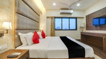 1 kamar tidur, seprai premium, meja kerja, dan setrika/meja setrika