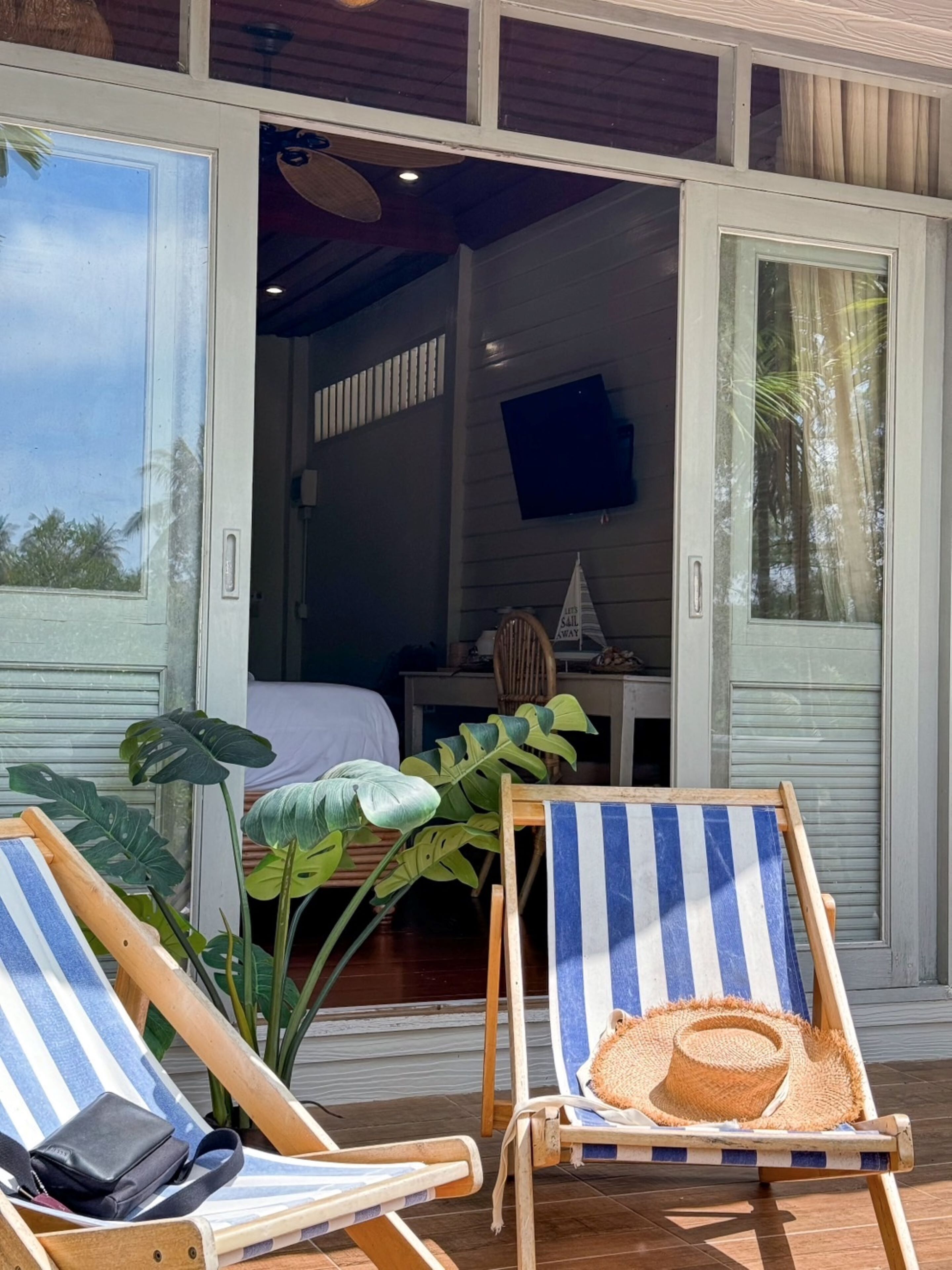 Deluxe Bungalow | Select Comfort 床、特色装修、特色家居、办公桌