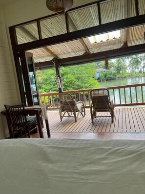 Seaview Double Bed | Living area | 35-inch LED TV with cable channels - A la Koh Kood (Ko Kood)