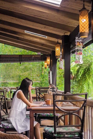 35-inch LED TV with cable channels - A la Koh Kood (Ko Kood)