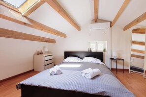 1 dormitorio, tabla de planchar con plancha, wifi gratis y ropa de cama