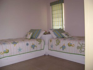 2 Schlafzimmer, Bügeleisen/Bügelbrett, Bettwäsche