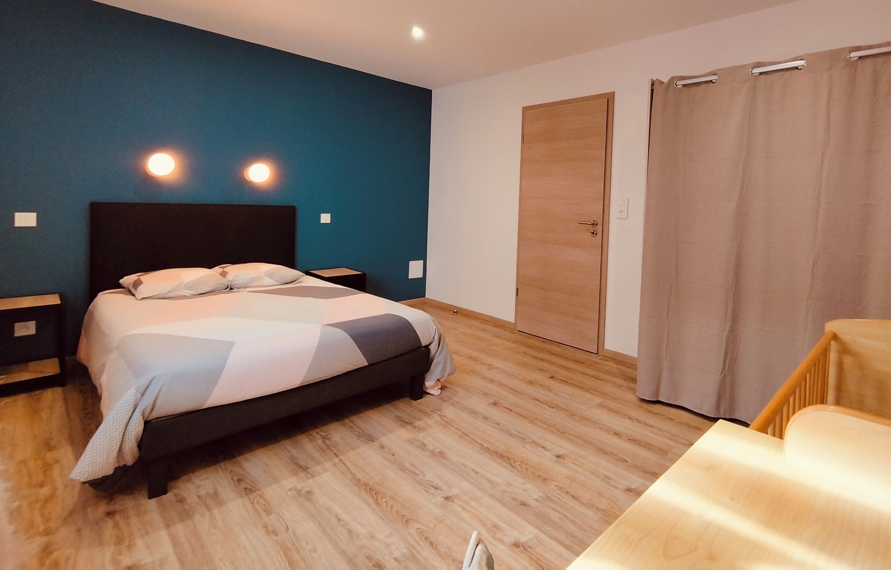 WiFi, bed sheets