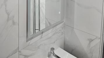Studio Design, 1 lit double, non-fumeur | Salle de bain