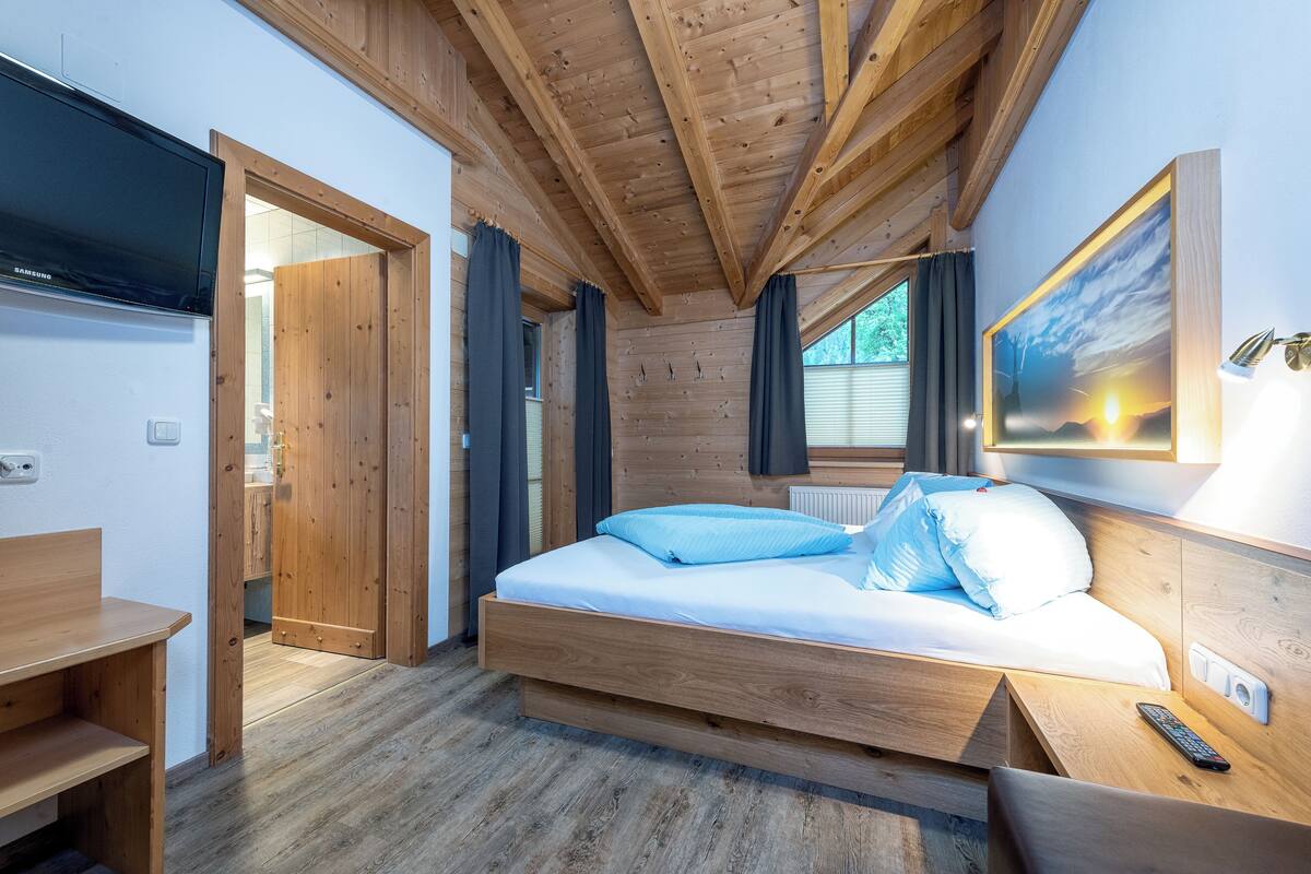 Traditional Apartment, Garden View | In-room safe, blackout drapes, soundproofing, WiFi (free)