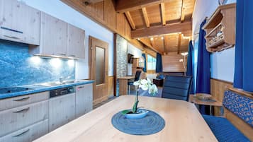 Traditional Apartment, Garden View | Private kitchen | Full-size fridge, microwave, stovetop, dishwasher