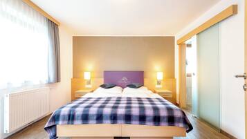 Family Apartment, Mountain View | 1 bedroom, in-room safe, blackout drapes, soundproofing