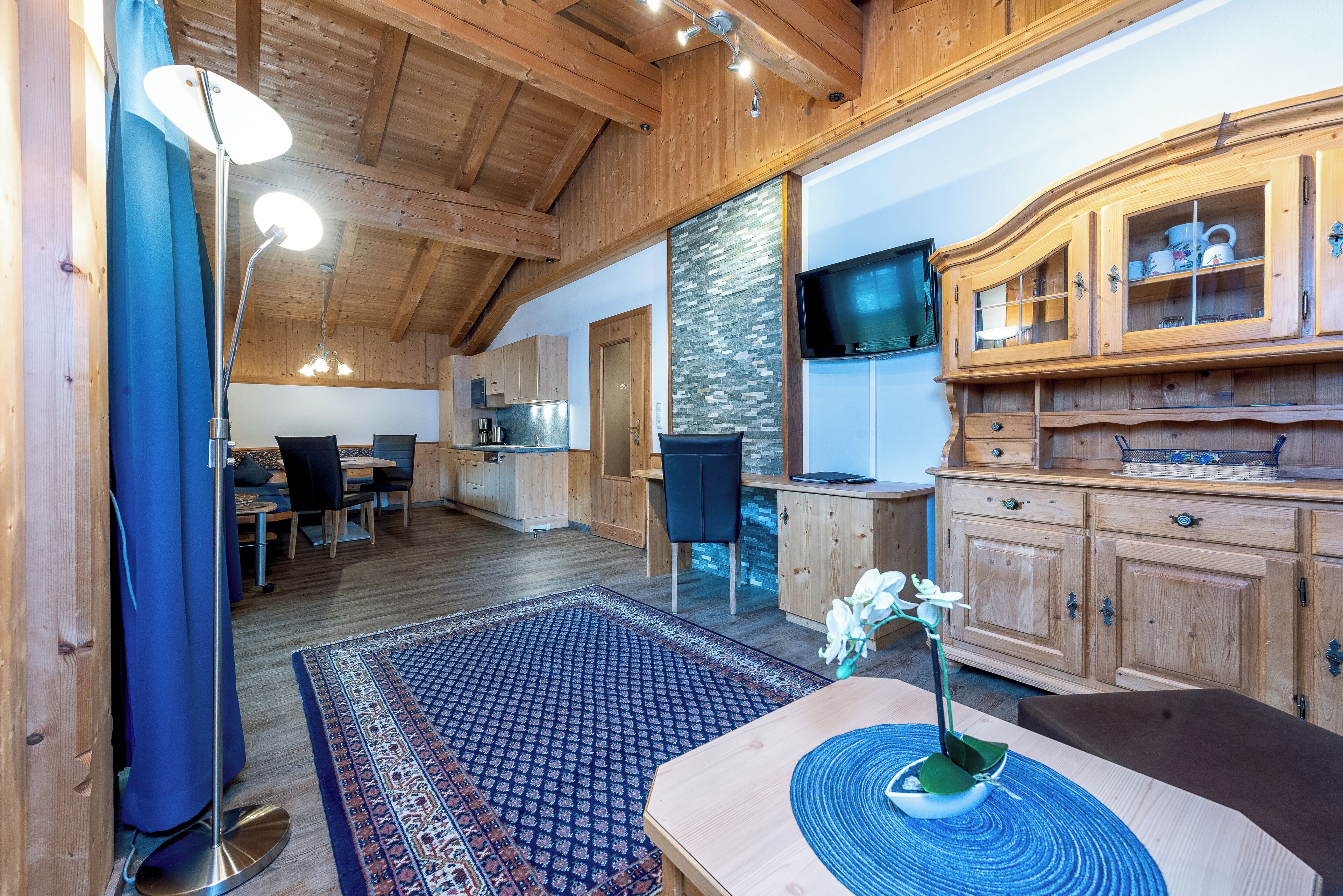 Traditional-Apartment, Gartenblick | Wohnbereich