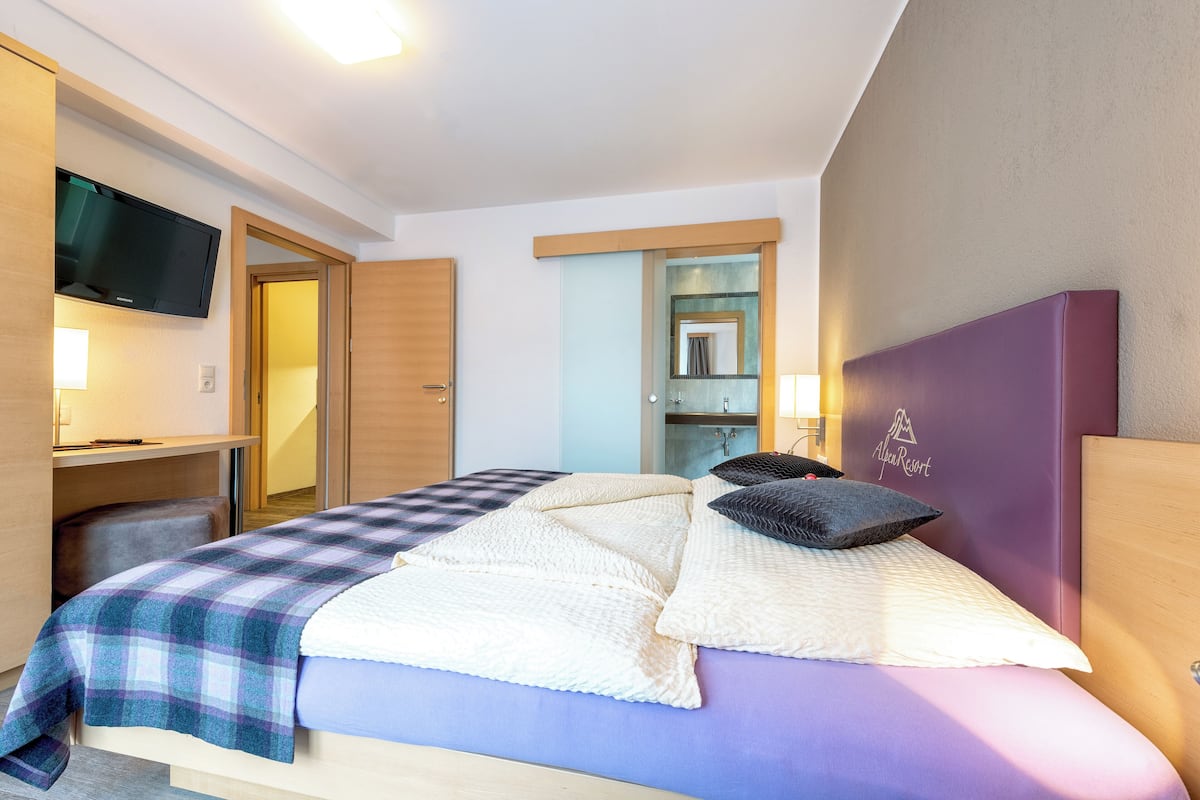 1 bedroom, in-room safe, blackout drapes, soundproofing