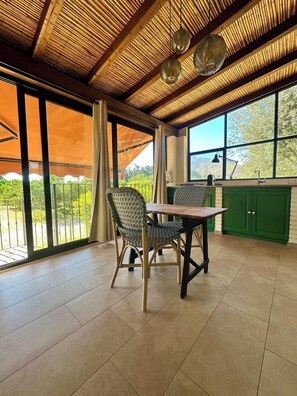 Cottage, 1 King Bed | Garden view