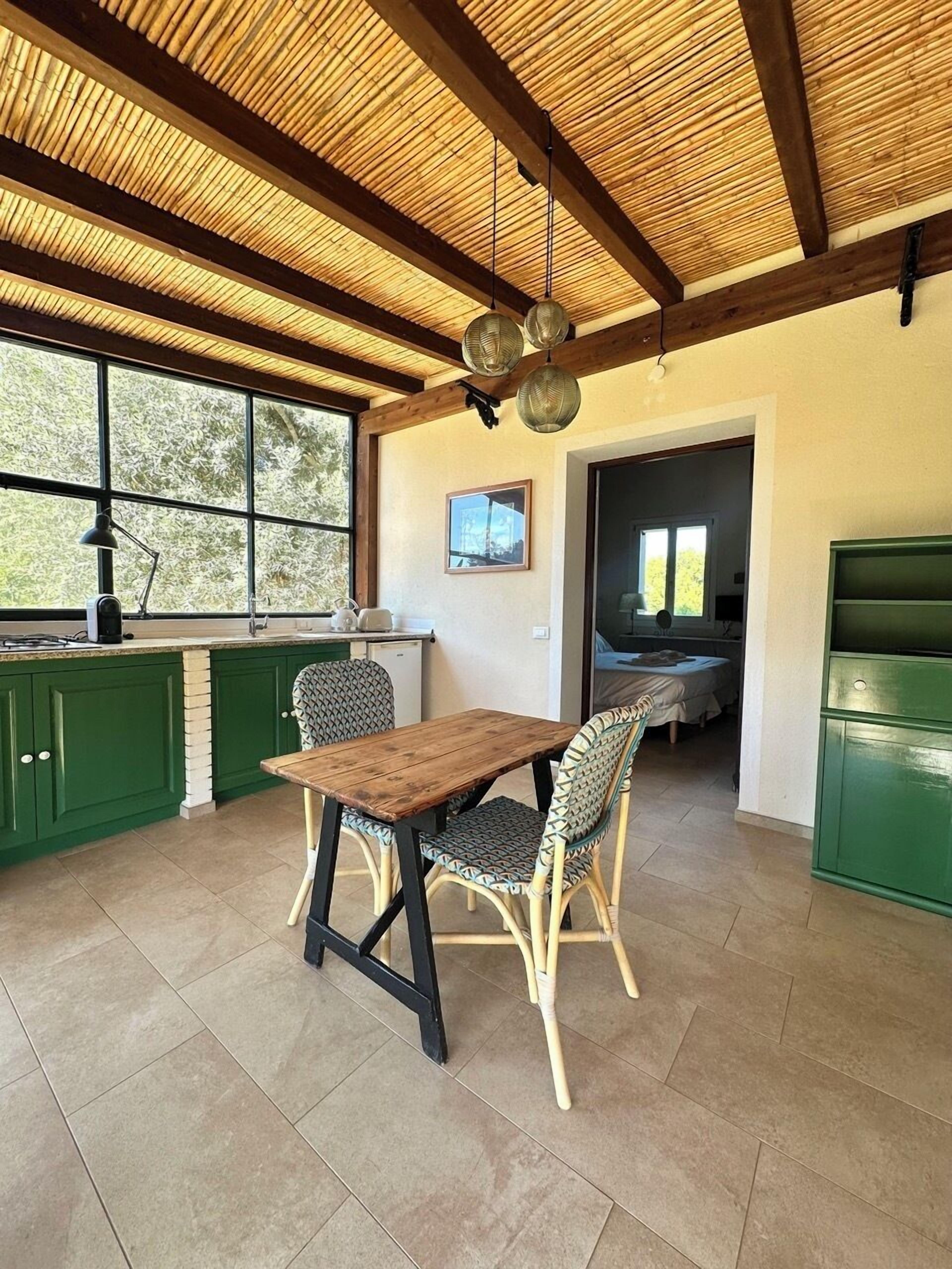 Cottage, 1 King Bed | Private kitchen