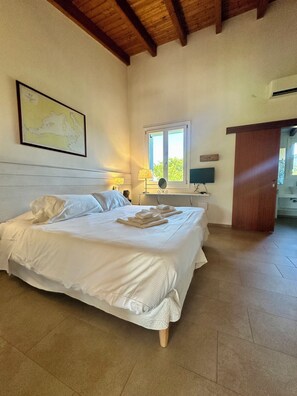Cottage, 1 King Bed | In-room safe, iron/ironing board, free WiFi