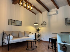 Cottage | Living area