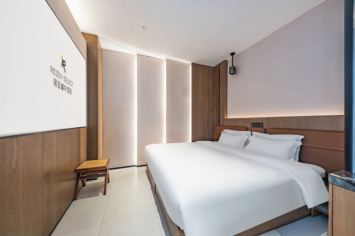 1 bedroom, premium bedding, down duvets, memory-foam beds