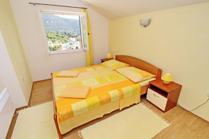 House (Three Bedroom Holiday Home with Terra) - Holiday Home Gea (Ston)